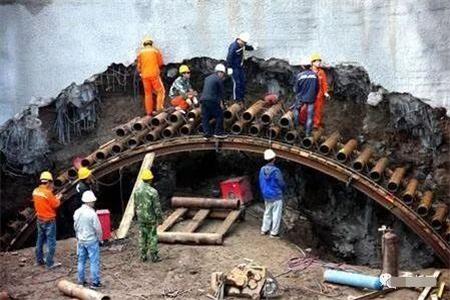 西藏隧道钢花管支护案例